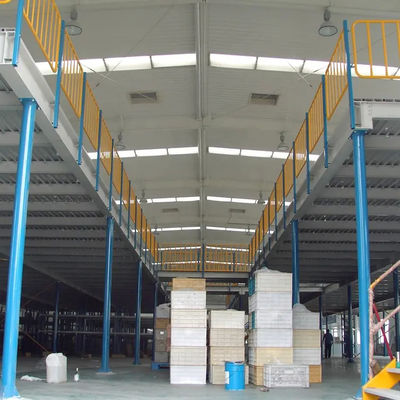 Cold Storage Warehouse Pallet Steel Storage Rack ISO9001 With Cargo Lift